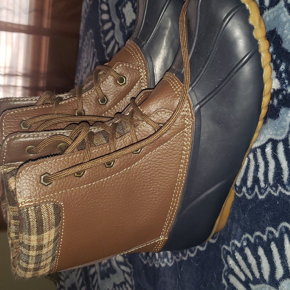 Boots - Picture 4 of 8